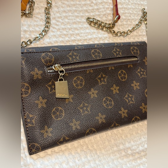 Kadiou Brown Patterned Clutch with Gold Chain Strap - Picture 7 of 8